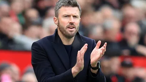 “亚冬会男子短道速滑1000米预赛半决赛”